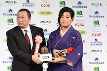 内田也哉子（右）