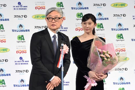 左から堤幸彦、篠原涼子。