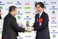 役所広司（右）