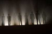 「マスカレード・ホテル」完成披露試写会のオープニング演出の様子。