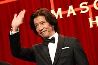 歓声に応える木村拓哉。