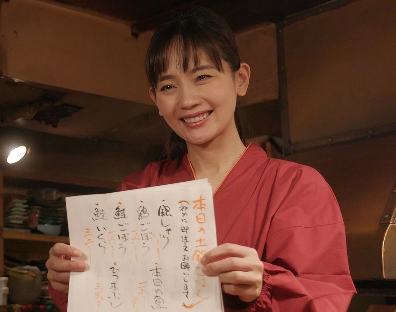 「孤独のグルメ 2018 大晦日スペシャル 京都・名古屋出張編 生放送でいただきます！」より、中村ゆり演じる女将。