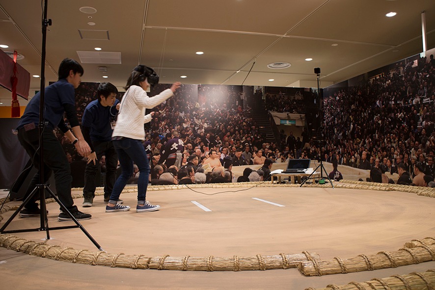 「『大相撲展』東京 Oh!SUMO EXHIBITION」内、VRコーナーの様子。
