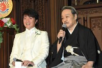左から濱田岳、西田敏行。