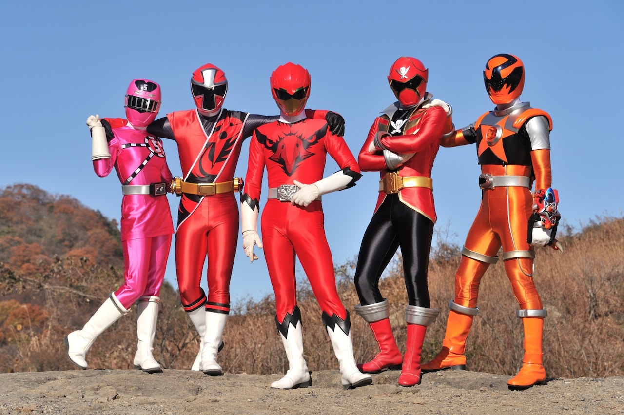左からトッキュウ5号、アカニンジャー、ジュウオウイーグル、ゴーカイレッド、サソリオレンジ。