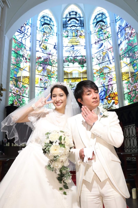 左から広瀬アリス、濱田岳。