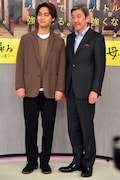 左から柳楽優弥、奥田瑛ニ。
