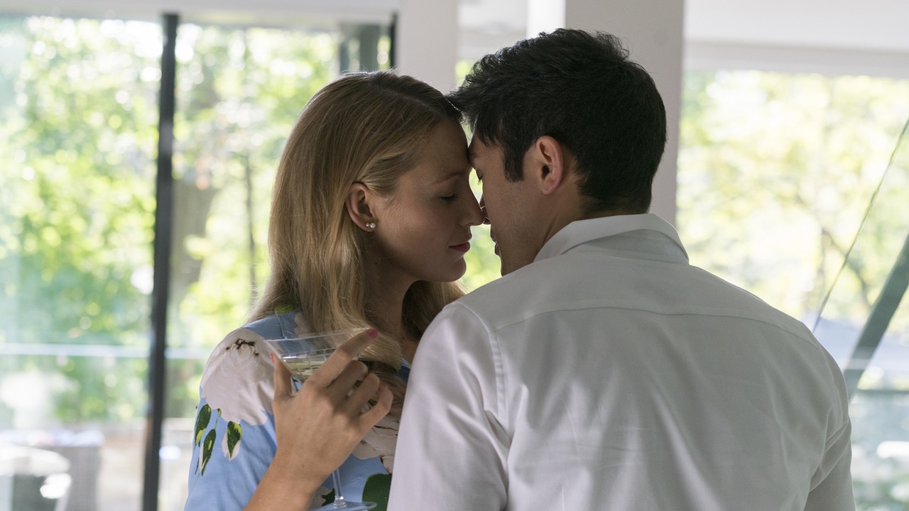 夫、上司、謎の女…「シンプル・フェイバー」怪しい人物続々登場の予告編が公開