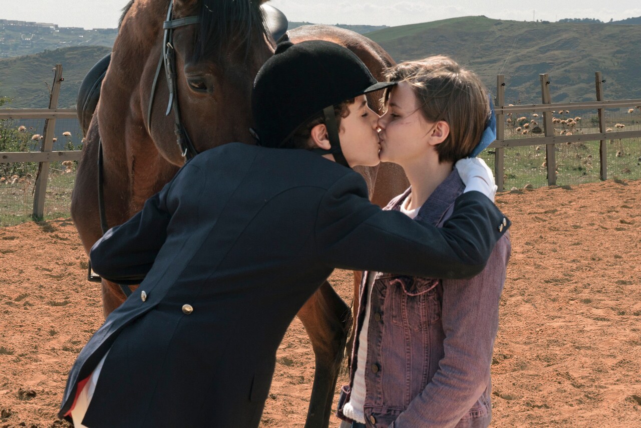 少年少女の初々しいキスシーン収録「シシリアン・ゴースト・ストーリー」本編映像