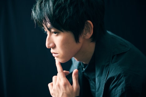 「本郷奏多カレンダー2019 -Color of Kanata-」より、本郷奏多のお気に入りカット。