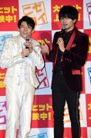 左から岸優太、中島健人。