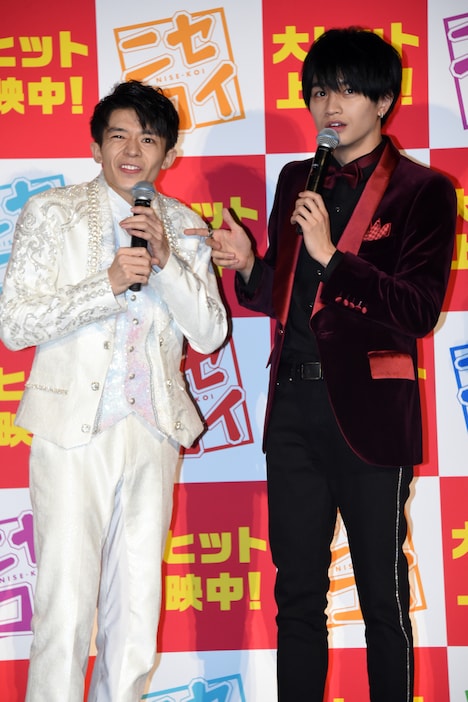 左から岸優太、中島健人。