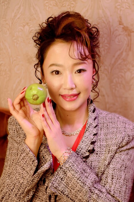 グァバ役の松岡依都美。