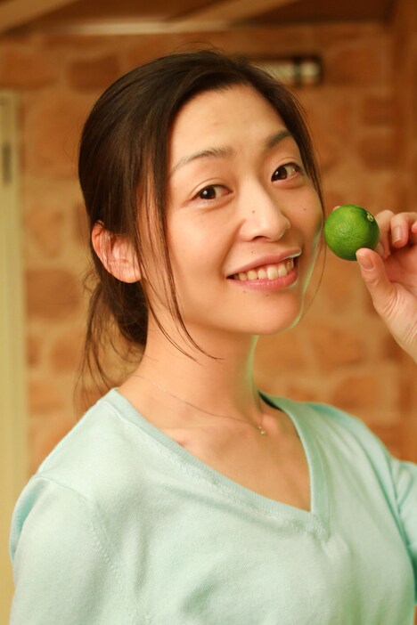 スダチ役の内田慈。