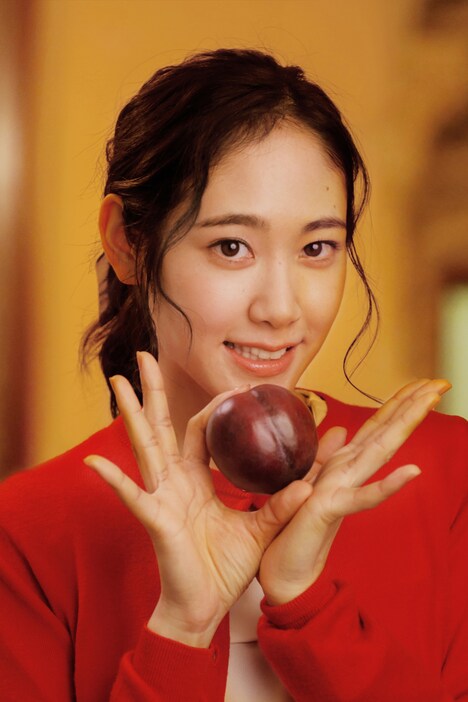 スモモ役の阿部純子。