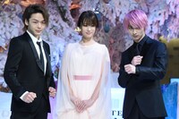 左から中村倫也、深田恭子、横浜流星。