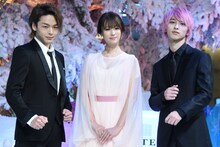 左から中村倫也、深田恭子、横浜流星。