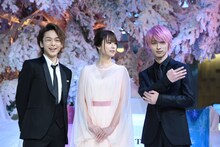左から中村倫也、深田恭子、横浜流星。