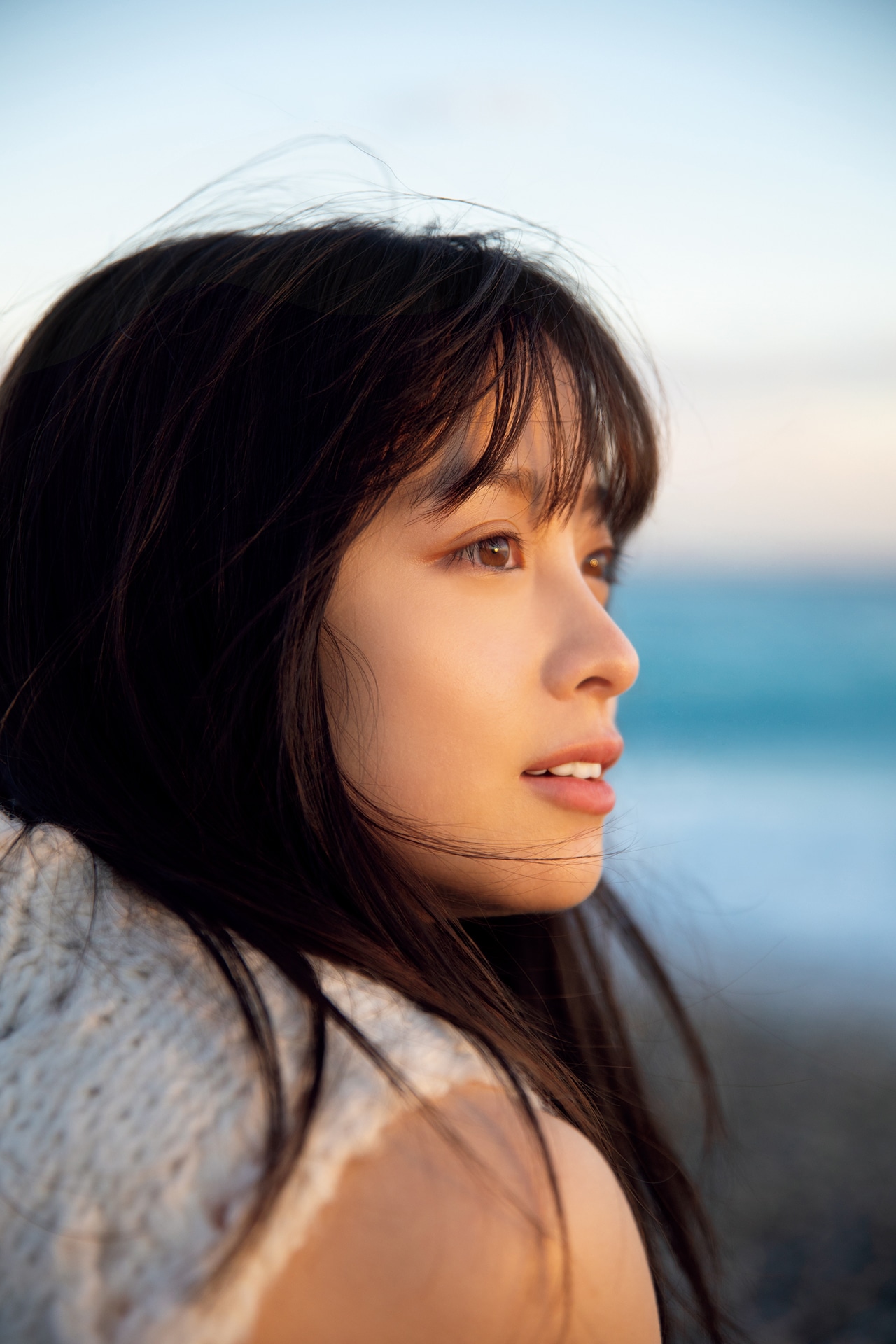 橋本環奈写真集「NATUREL」中面
