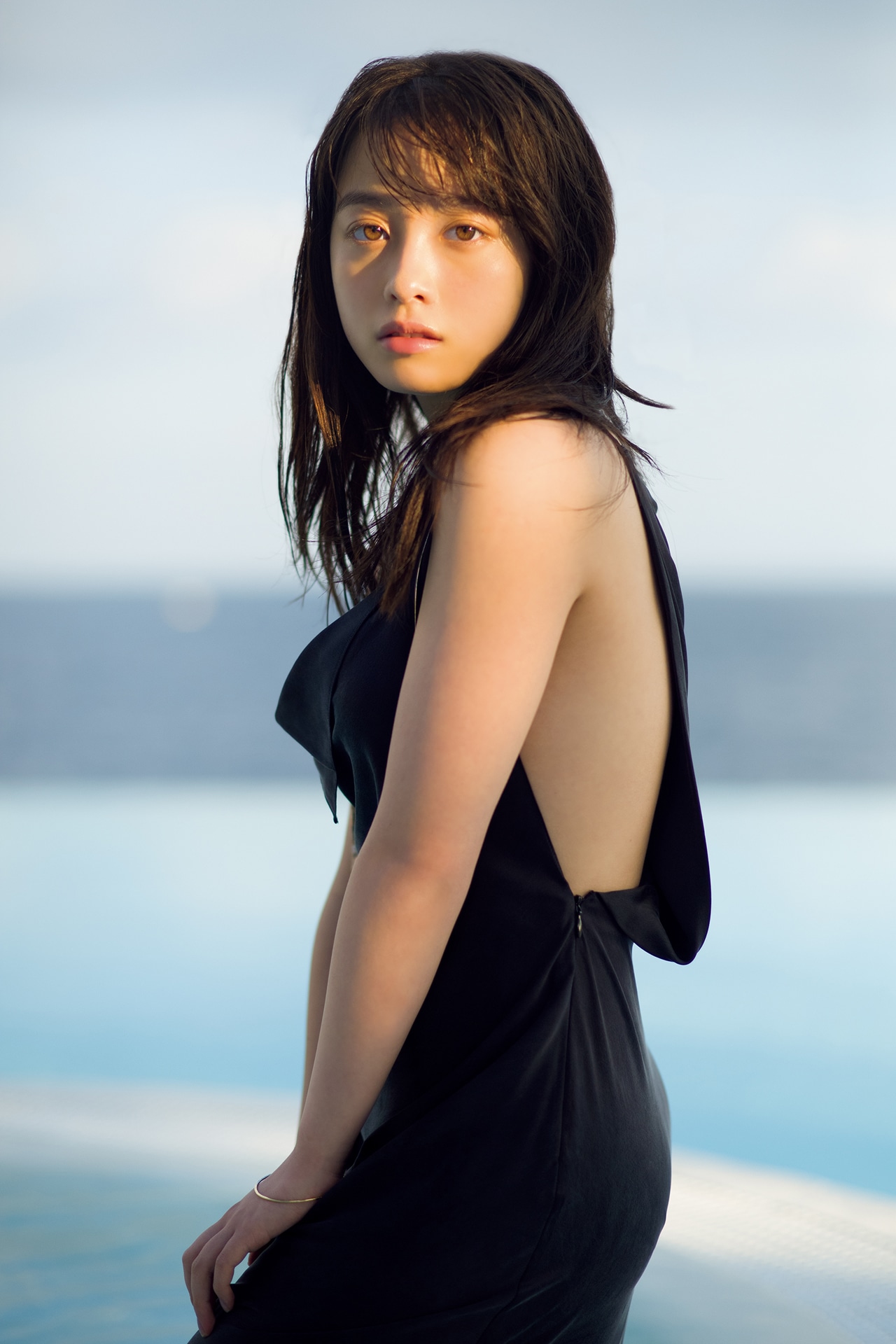 橋本環奈写真集「NATUREL」中面