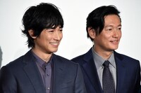 左からディーン・フジオカ、井浦新。