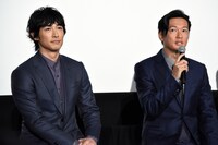 左からディーン・フジオカ、井浦新。