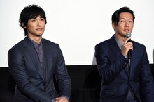 左からディーン・フジオカ、井浦新。