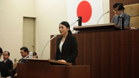 「美しすぎる議員」