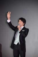 カメラを通して両親に呼びかける廣瀬智紀。