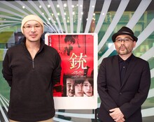 武正晴（右）と、MCの森直人（左）。