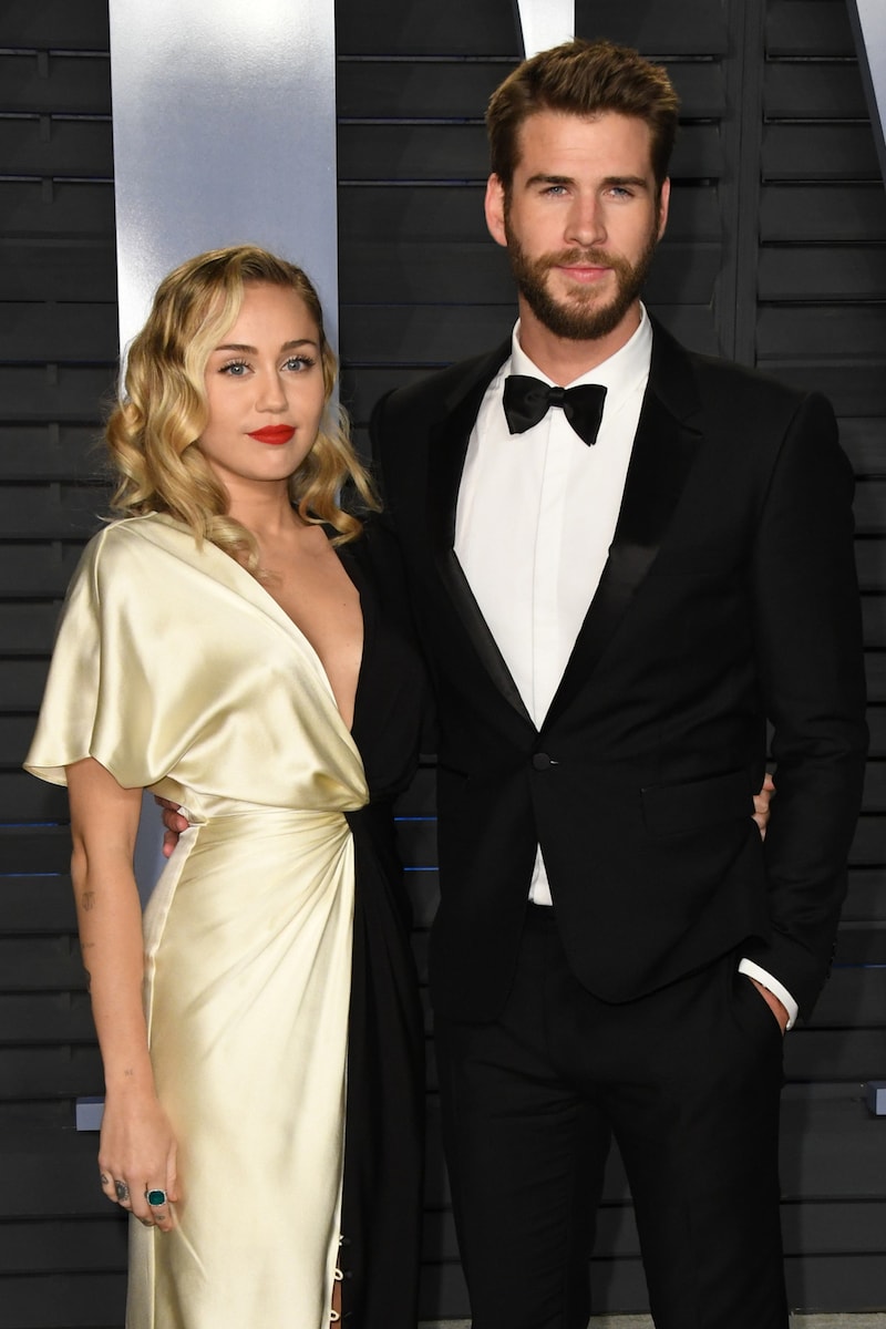 左からマイリー・サイラス、リアム・ヘムズワース（写真提供：Admedia, Inc / Birdie Thompson / AdMedia / Sipa USA / Newscom / ゼータ イメージ）