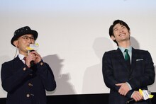 左から前田哲、三浦春馬。