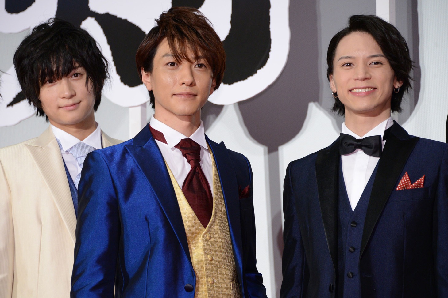 左から荒牧慶彦、鈴木拡樹、北村諒。