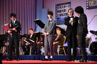 第31回日刊スポーツ映画大賞の表彰式の様子。