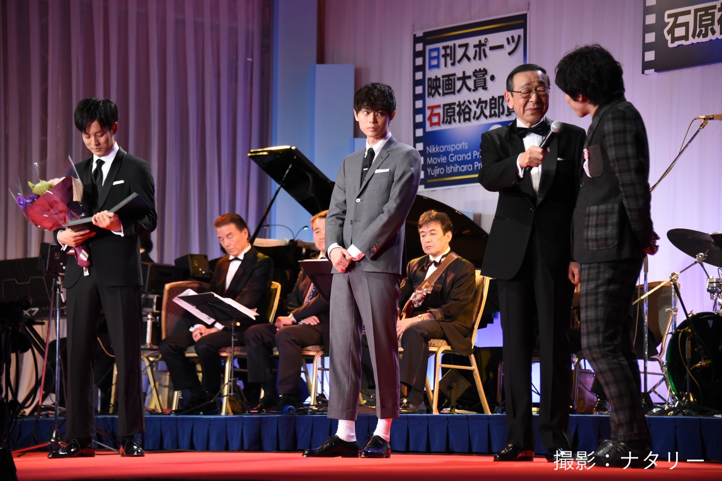 第31回日刊スポーツ映画大賞の表彰式の様子。