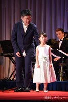 左から是枝裕和、佐々木みゆ。