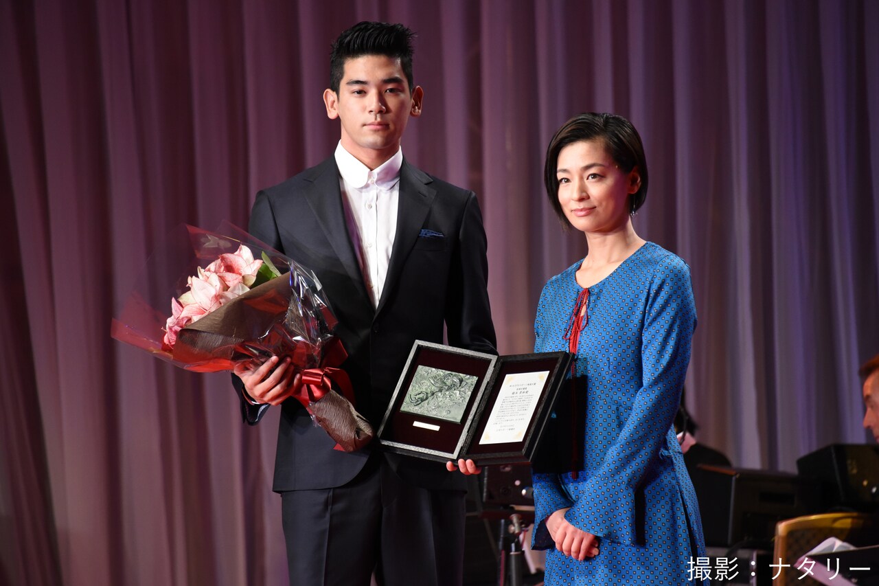 樹木希林の孫・UTAが日スポ大賞表彰式に出席「残してくれた作品の豊かさ感じたい」