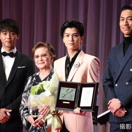 岩田剛典が石原裕次郎新人賞を受賞、AKIRA「僕たちも愛されるEXILE軍団に」