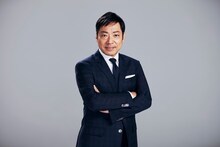 「集団左遷!!」より、香川照之演じる真山徹。(c)正田真弘