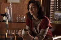 モリー・イフラム演じるアイリーン・ケリー。