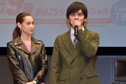 左から水原希子、北村匠海。