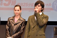 左から水原希子、北村匠海。