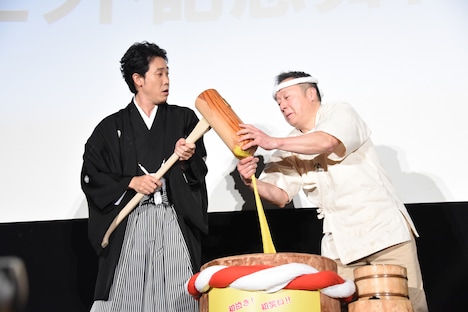 1度目のつきで、杵に餅が付いてしまったときの様子。