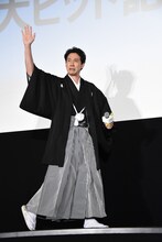 袴姿で登場した大泉洋。