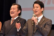 左から吉田鋼太郎、唐沢寿明。