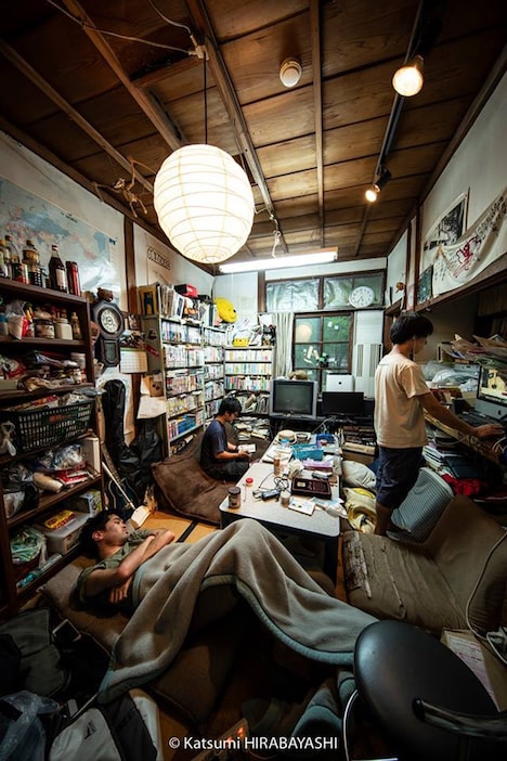 「百年の光跡 写真展 京大吉田寮」より。