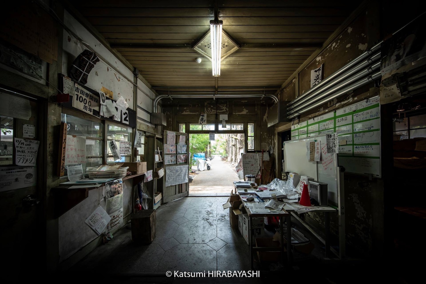 「百年の光跡 写真展 京大吉田寮」より。