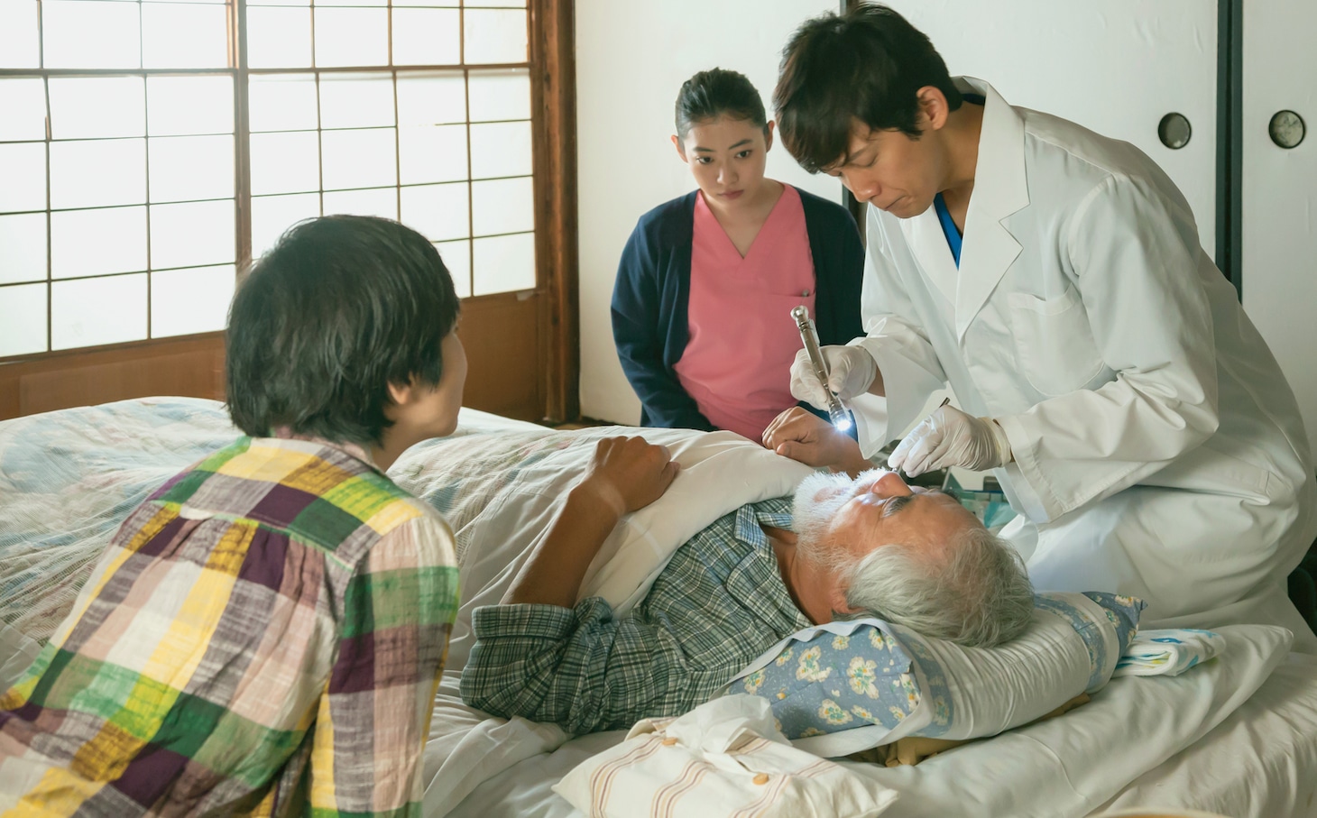 「笑顔の向こうに」新場面写真