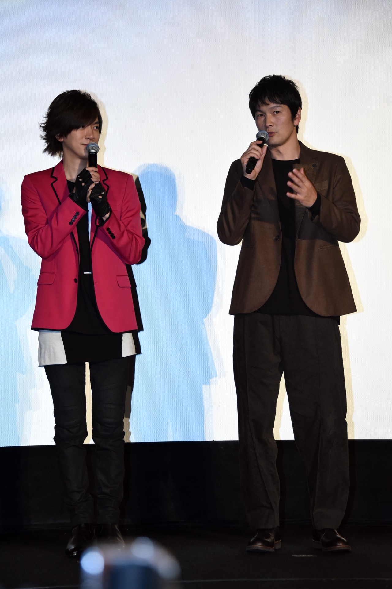 左からDAIGO、丸山智己。