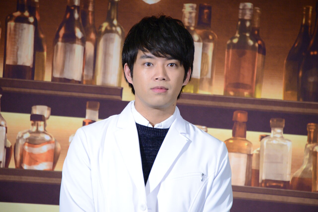 三浦貴大×安藤政信「神酒クリニックで乾杯を」会見、山下美月は